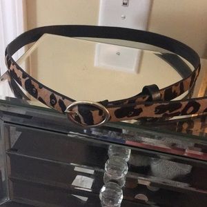 Leopard print horsehair belt.